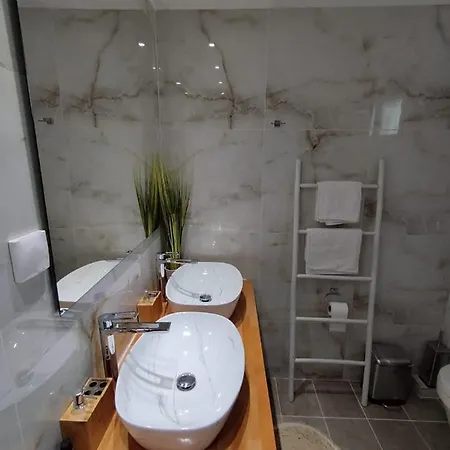 アパート Teo & Niki パレオカストリッツア