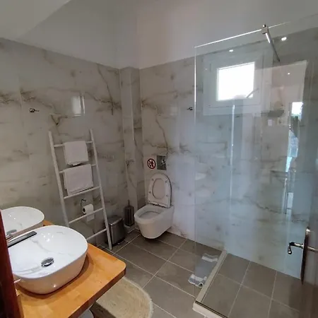 Daire Teo & Niki Paleokastritsa